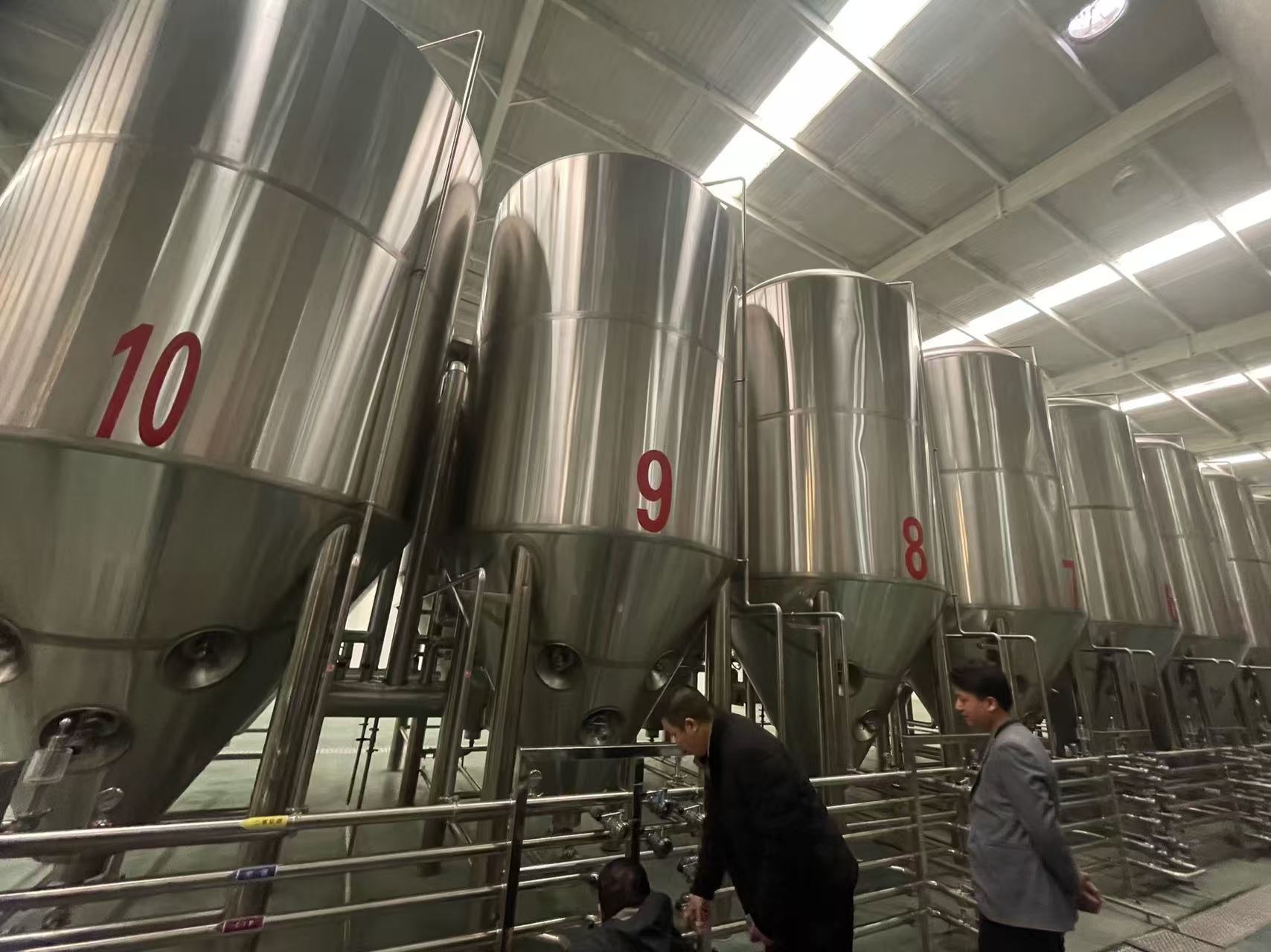 林甸精酿啤酒设备厂—平面布置、设备设计、制造、调试、培训等一条龙服务